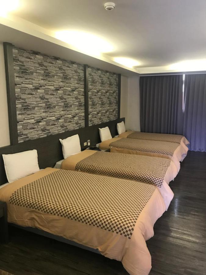 Carnival Motel Tajpej Buitenkant foto